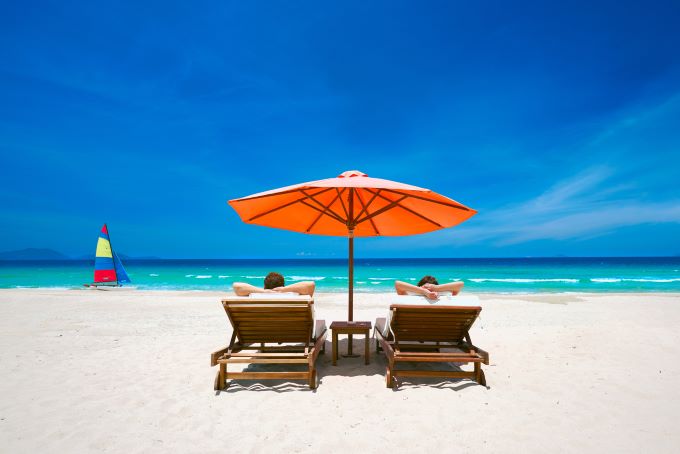 Compare luxury beachfront resorts and oceanfront hotels along Fort Lauderdale Beach (A1A) just minutes from the Broward County Convention Center.
