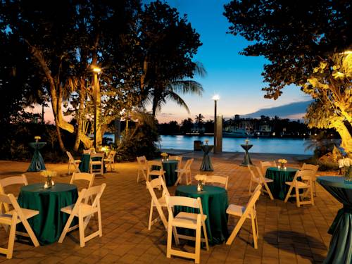 bahia-mar-fort-lauderdale-beach-doubletree-hilton-out-door-dining